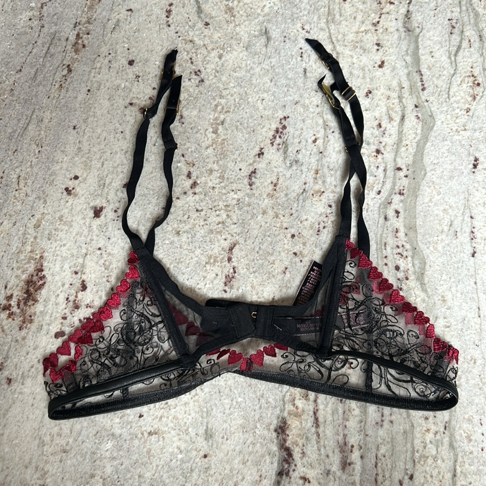 Victoria Secret love lace garter belt - Picture 3 of 4